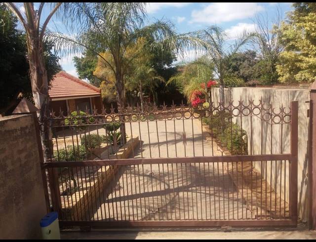 4 BEDROOM HOUSE SOLD IN SOSHANGUVE DD